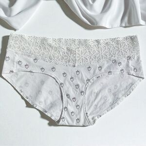 Auden Stretch Lace Waist Hipster Panty NWOT (S) - White/Strawberries